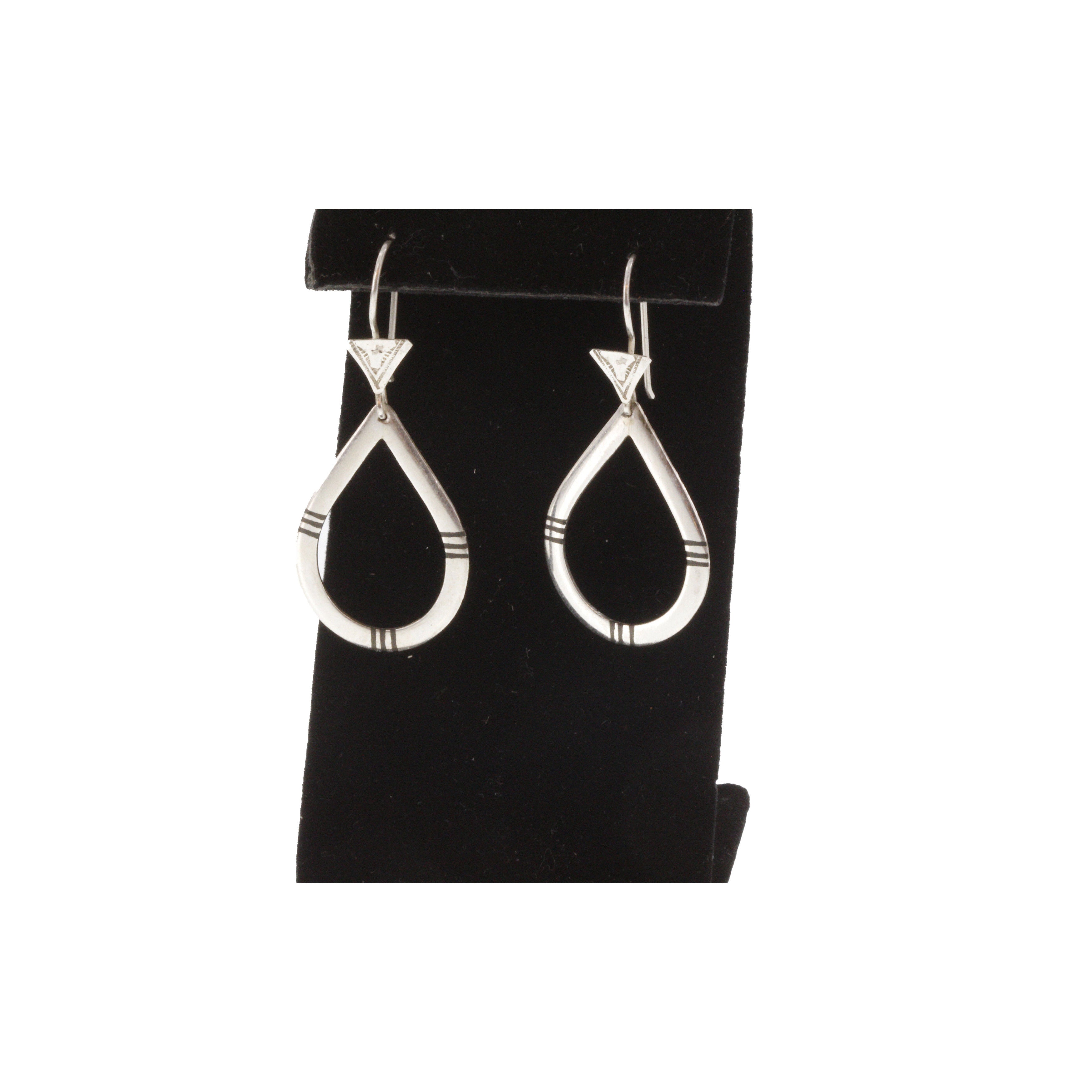 BASIL||Oval Silver Earrings